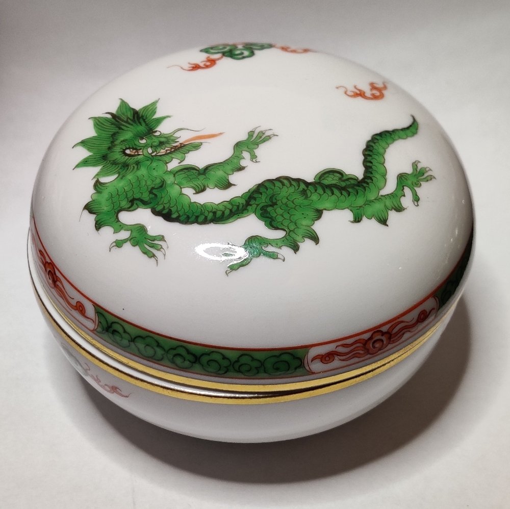 Antique Meissen Ming Green and Iron Red Porcelain Trinket box